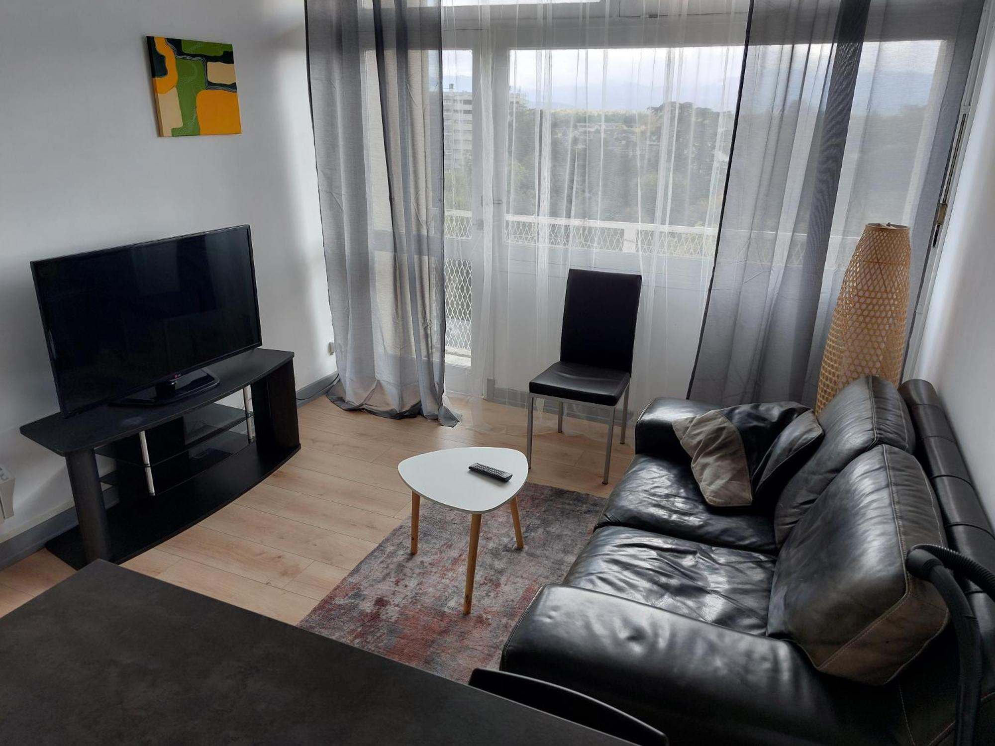 Apartamento Le Voltaire - T2 Neuf Face Pyrenees Tarbes Exterior foto